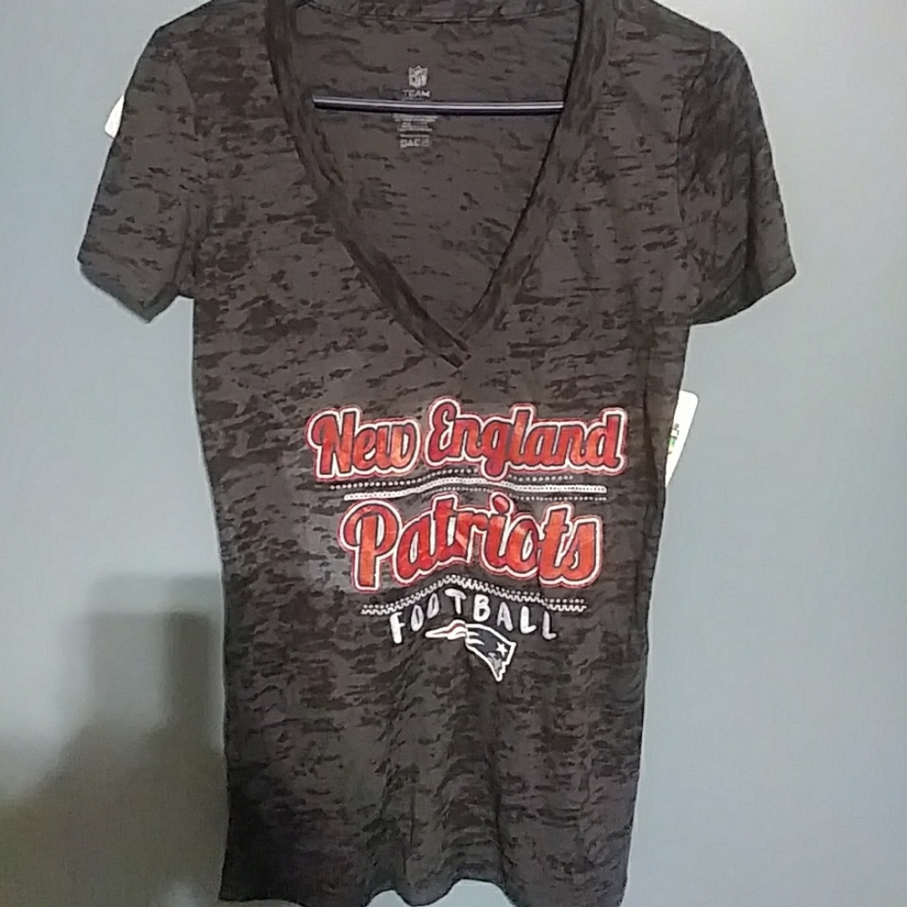 Patriots v neck t-shirt